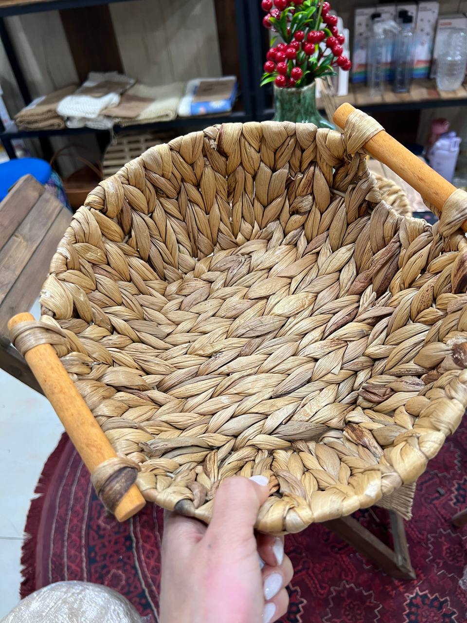 سبد حصیری  وارداتی دسته چوبی